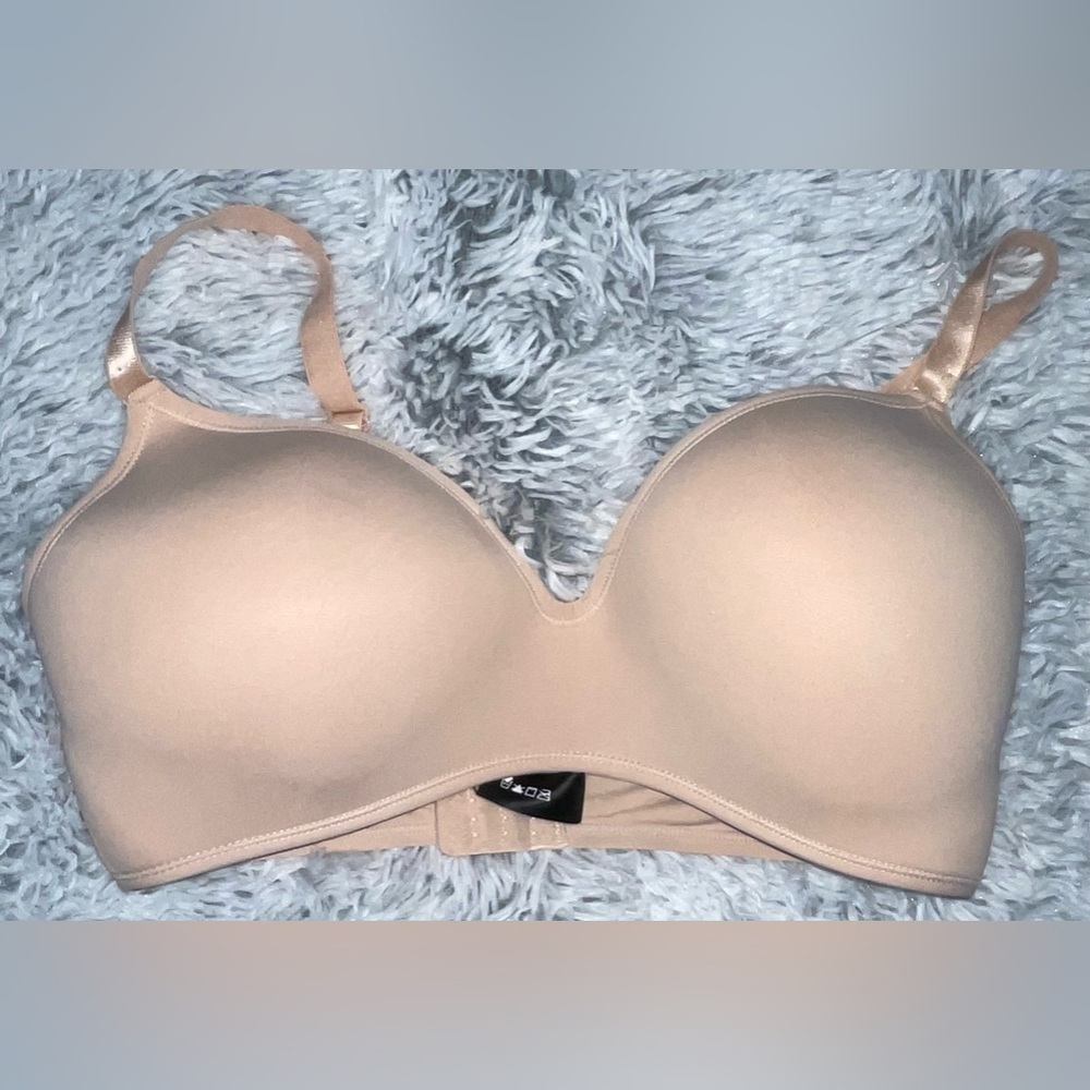 36DD Wirefree Bra Bundle of two 1 Black and 1 Nude - Picture 5 of 9